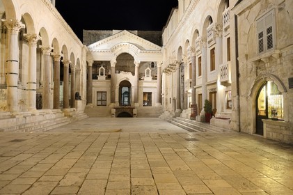 Croatia, Dalmatia, Dalmatian Coast, Split, old Roman city listed as World Heritage by UNESCO, Diocletian's palace, the peristyle