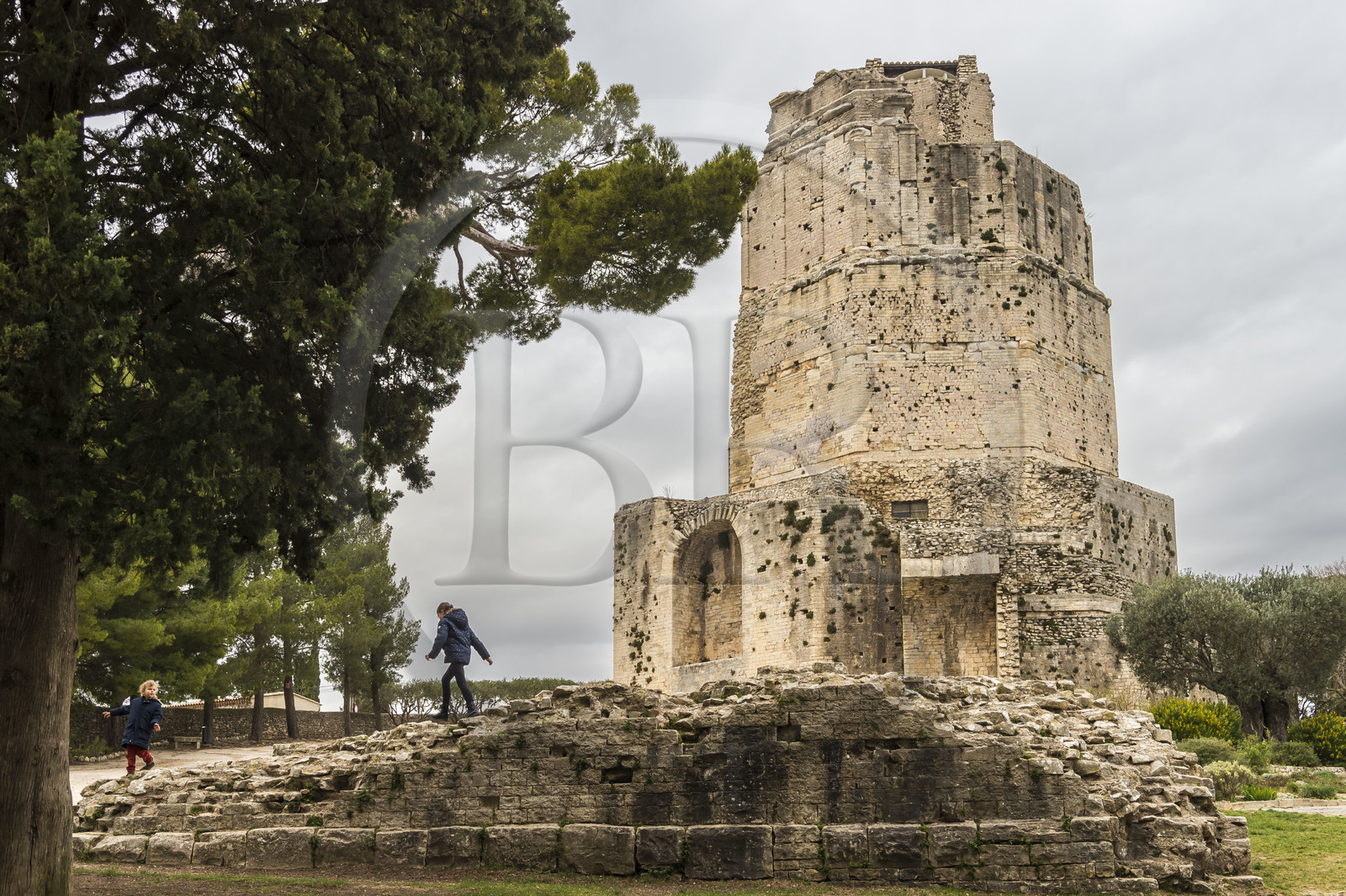 France, Gard (30), Nîmes, la tour Magne, monument gallo-romain au sommet des Jardins de la Fontaine France, Gard (30), Nîmes, la tour Magne, monument gallo-romain au sommet des Jardins de la Fontaine