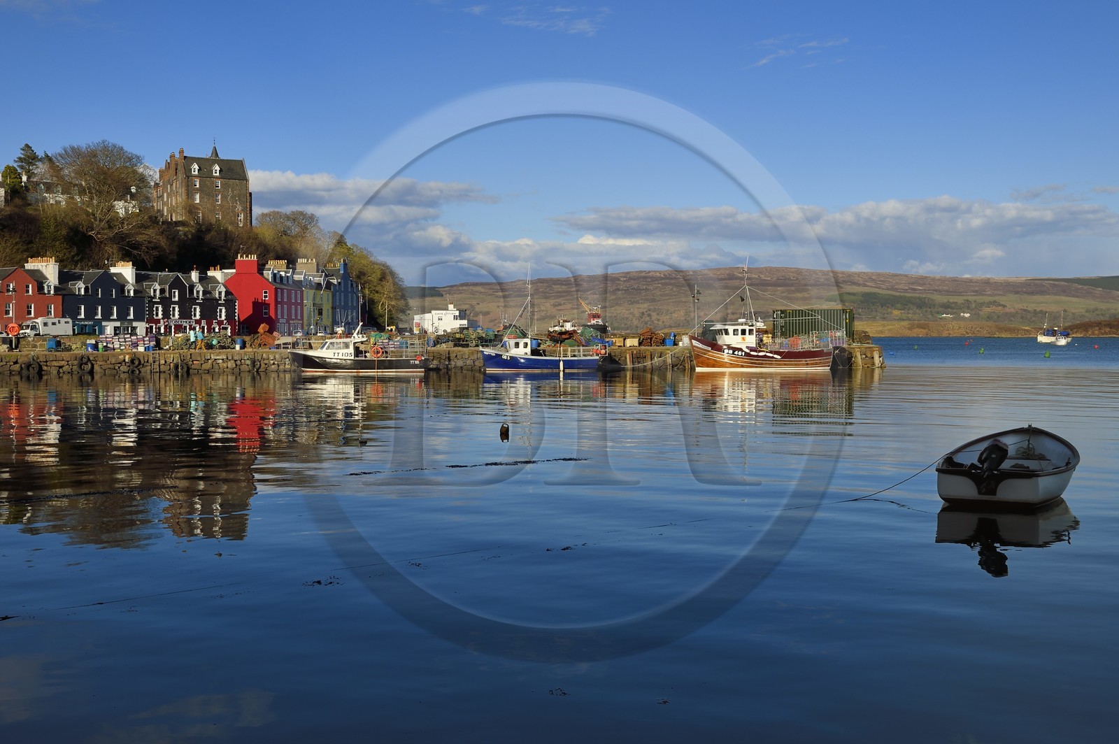 Royaume-Uni, Ecosse, Highland, Hébrides intérieures, Ile de Mull, la ville principale Tobermory et son port