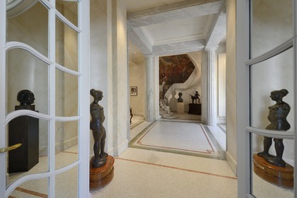 France, Alpes-Maritimes (06), Cannes, la villa La Californie où vécu Pablo Picasso, aujourd'hui renommé le Pavillon de Flore par Marina Picasso, le hall d'entrée