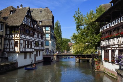 France, Bas Rhin, Strasbourg, old town listed as World Heritage by UNESCO, Petite France District, the Pont du Faisan on the Ill river and the Maison des Tanneurs from 1572 (restaurant) on the right