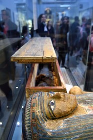 United Kingdom, London, Bloomsbury area, the British Museum, Ancient Egypt, painted wooden coffin and mummy of an unidentified woman, 22nd Dynasty, about 950-900 BC, from Thebes