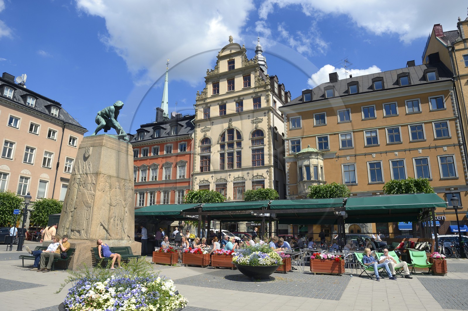 Suède, Stockholm, vieille ville dans l'île de Gamla Stan, place Kornhamnstorg