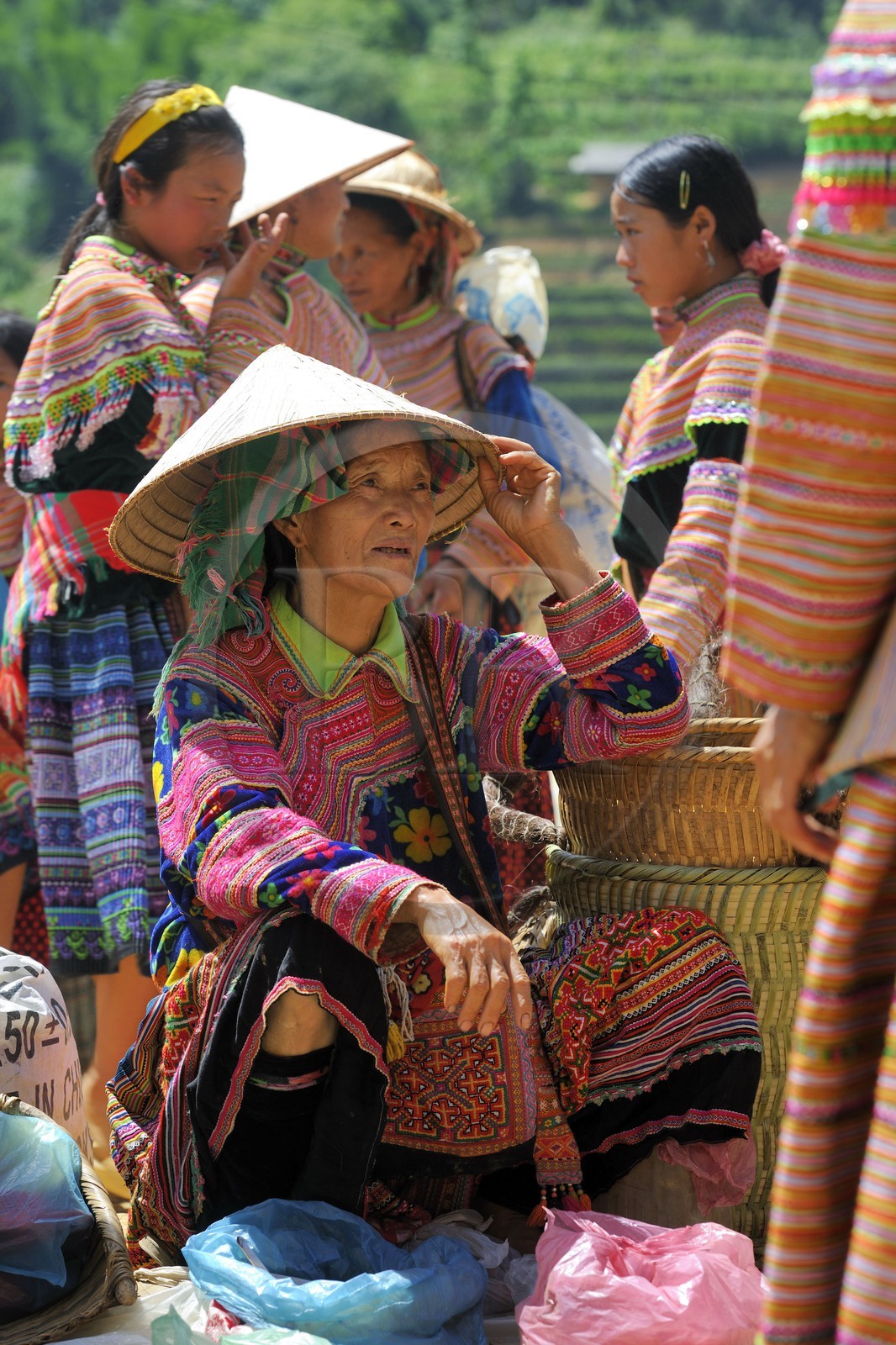 Vietnam, Lao Cai province, Bac Ha district, Can Cau market, women from the Flower Hmong minority