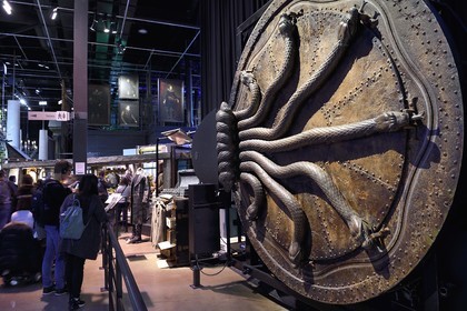 Royaume-Uni, Hertfordshire, Leavesden, Leavesden Film Studios, Harry Potter Studio Tour London, les coulisses du tournage des 8 films de Harry Potter, la porte de la chambre des secrets