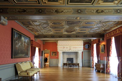 France, Loiret (45), Vallée de la Loire classée Patrimoine Mondial de l' UNESCO, Sully-sur-Loire, la chambre haute, mention obligatoire : Châteaux de Sully-sur-Loire, propriété du département du Loiret