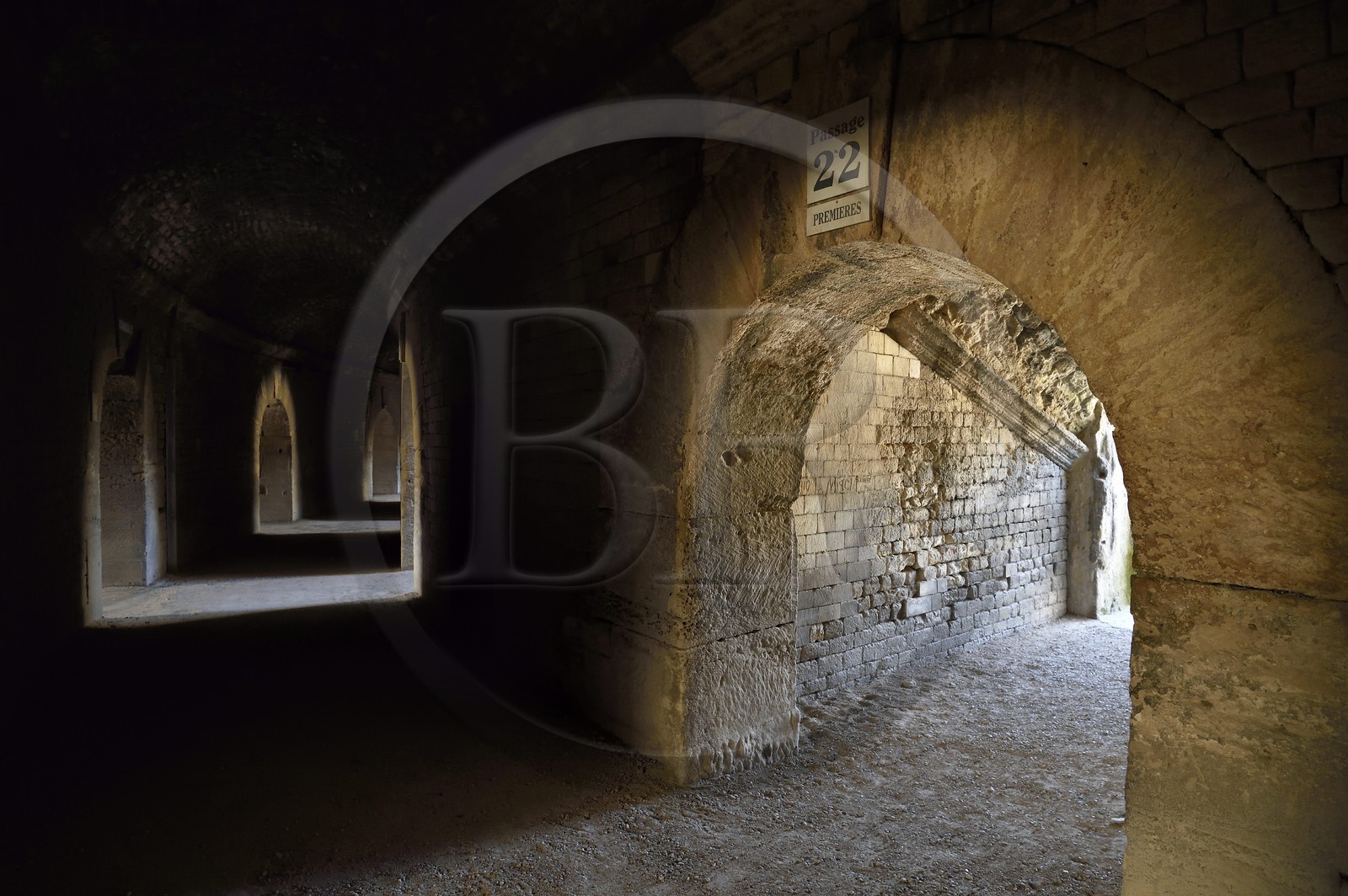 France, Bouches-du-Rhône (13), Arles, les Arènes, amphithéâtre romain de 80-90 après JC, classé Patrimoine Mondial de l'UNESCO, sous les tribunes France, Bouches-du-Rhône (13), Arles, les Arènes, amphithéâtre romain de 80-90 après JC, classé Patrimoine Mondial de l'UNESCO, sous les tribunes