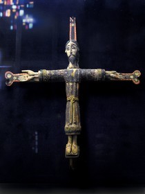 France, Haute-Loire (43), Aiguilhe, commune limitrophe du Puy-en-Velay, étape classée Patrimoine Mondial de l'UNESCO dans le cadre des chemins de Compostelle, la Chapelle Saint-Michel d'Aiguilhe, Christ roman du XIe siècle