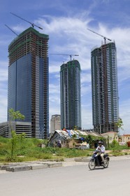 Vietnam, Hanoï, Cau Giay district, the Keangnam Hanoi Landmark Tower is a supertall skyscraper 336m under construction in Pham Hung Boulevard and the highest in the country