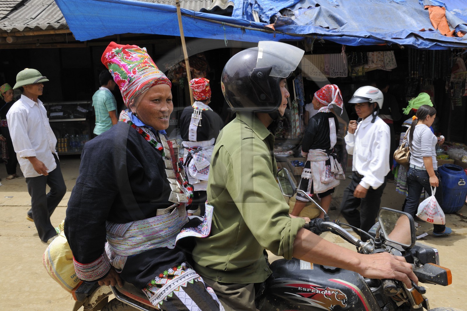 Vietnam, province de Lao Cai, région Nord-Ouest de Sapa, le marché multi-éthnique de Muong Hum