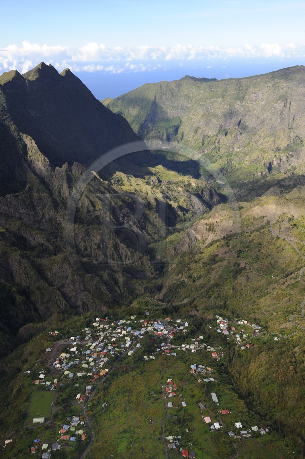 France, Ile de la Reunion, le cirque de Cilaos, classé Patrimoine Mondial de l'UNESCO, village de Palmiste rouge (vue aérienne)