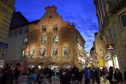 France, Bas-Rhin (67), Strasbourg, centre historique classé Patrimoine Mondial de l'UNESCO, décoration de Noël sur la pâtisserie Christian Meyer