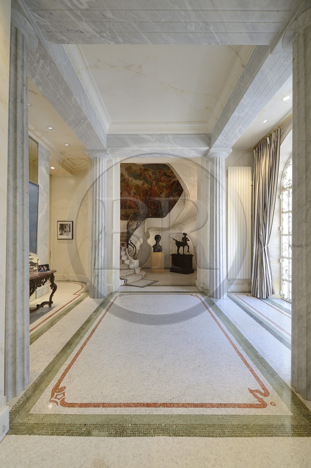 France, Alpes-Maritimes (06), Cannes, la villa La Californie où vécu Pablo Picasso, aujourd'hui renommé le Pavillon de Flore par Marina Picasso, le hall d'entrée