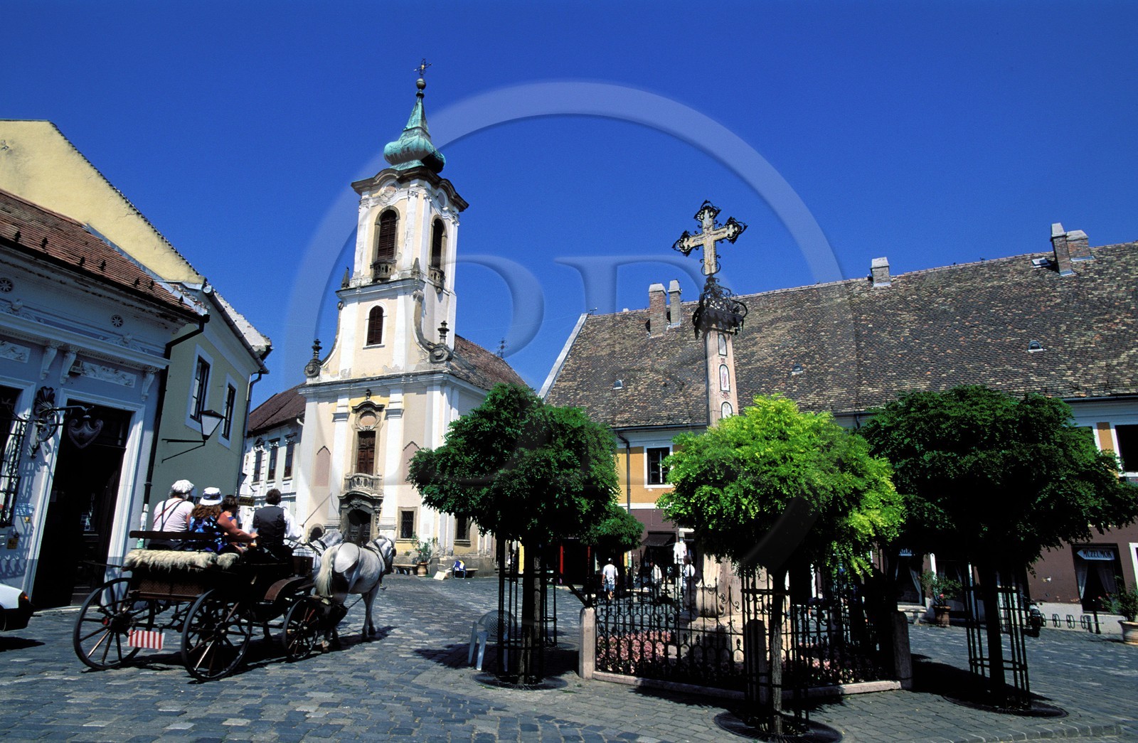 Hongrie, comté de Pest, ville de Szentendre dans la boucle du Danube, église grecque orthodoxe sur la place principale