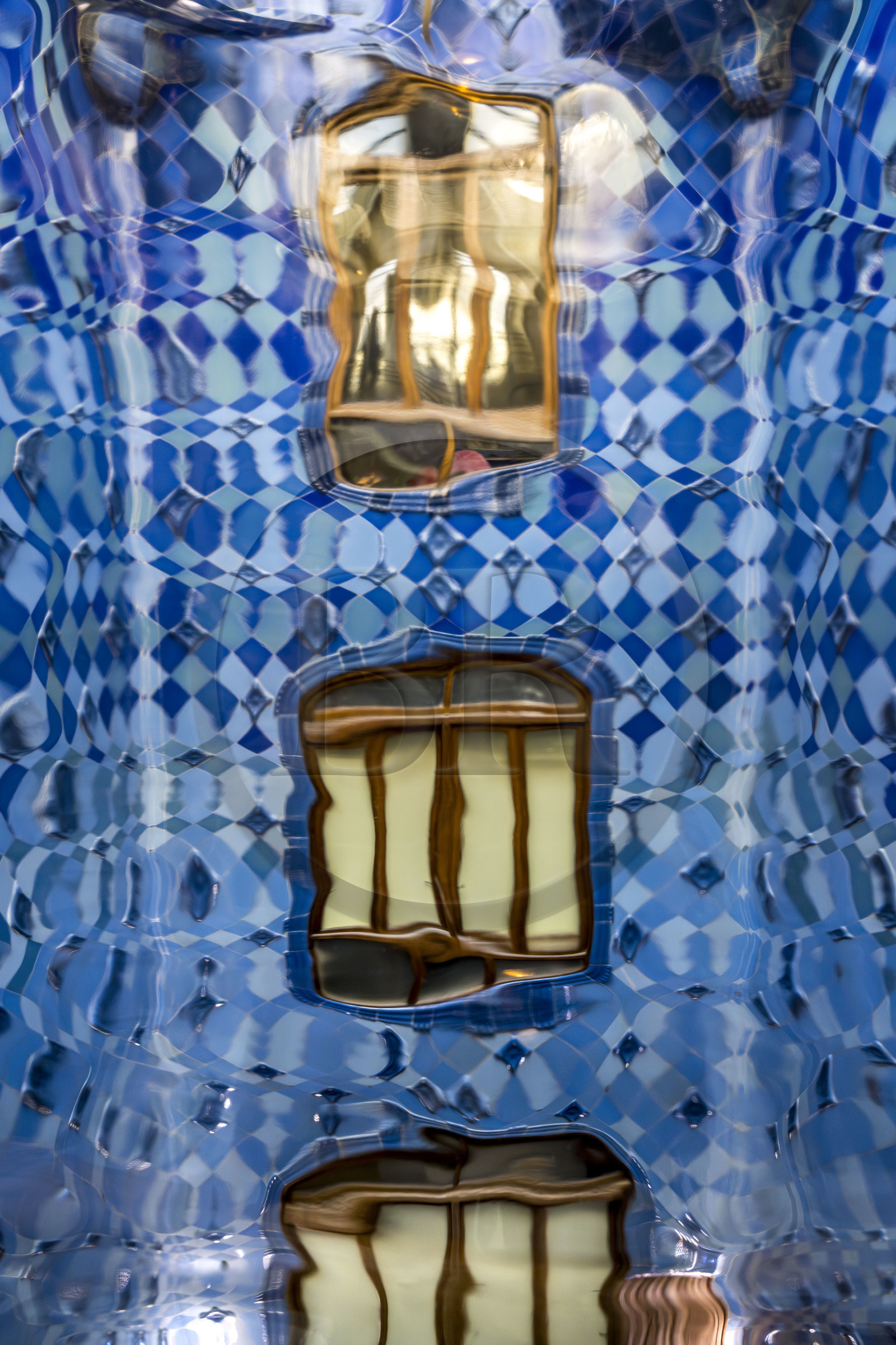 Espagne, Catalogne, Barcelone, quartier de l'Eixample, Passeig de Gracia, Casa Batllo de l'architecte du modernisme catalan Antoni Gaudi, site classé au Patrimoine Mondial de l'UNESCO, cour intérieure