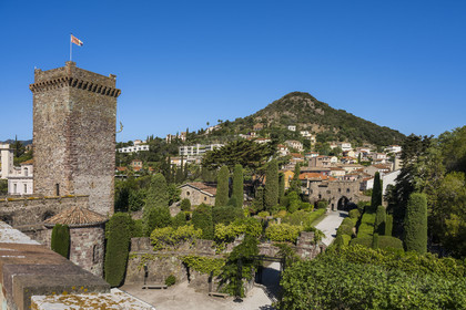 France, Alpes-Maritimes (06), Mandelieu-la-Napoule, chateau de La Napoule (XII-XIXe siècle) et son parc labellisé Jardin Remarquable (vue aérienne)