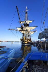 France, Finistère (29), port de Brest, la frégate L'Hermione, réplique du trois-mats qui transporta le marquis de Lafayette en Amérique en 1780, la proue