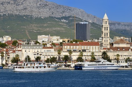 Croatie, Dalmatie, cote dalmate, Split, la vieille ville romaine classée Patrimoine Mondial de l'UNESCO et le port