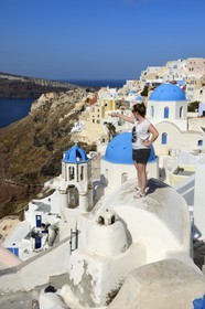 Grèce, Les Cyclades, mer Égée, île de Santorin (Thira ou Théra), le village de Oia qui surplombe la Caldera