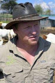 Namibie, region de Otjiwarongo, le fermier Paul Visser qui travaille aussi pour le Cheetah Conservation Fund