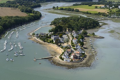 France, Morbihan, Gulf of Morbihan (Golfe du Morbihan), Vannes, presqu'ile de Conleau (Conleau's peninsula) (aerial view)