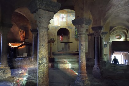 France, Haute-Loire (43), Aiguilhe, commune limitrophe du Puy-en-Velay, étape classée Patrimoine Mondial de l'UNESCO dans le cadre des chemins de Compostelle, la Chapelle Saint-Michel d'Aiguilhe, vue du choeur