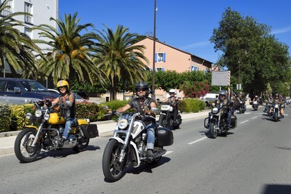 France, Var (83), Presqu'Ile de Saint-Tropez, Cogolin, défilé de Harley pour l'Eurofestival, plus gros rassemblement de Harley-Davidson d'Europe