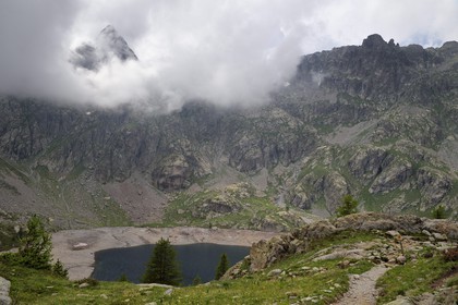 France, Alpes-Maritimes, parc national du Mercantour (Mercantour National Park), Valmasque valley, the lac Vert (Green Lake) and the Breche of Charnassere in the background