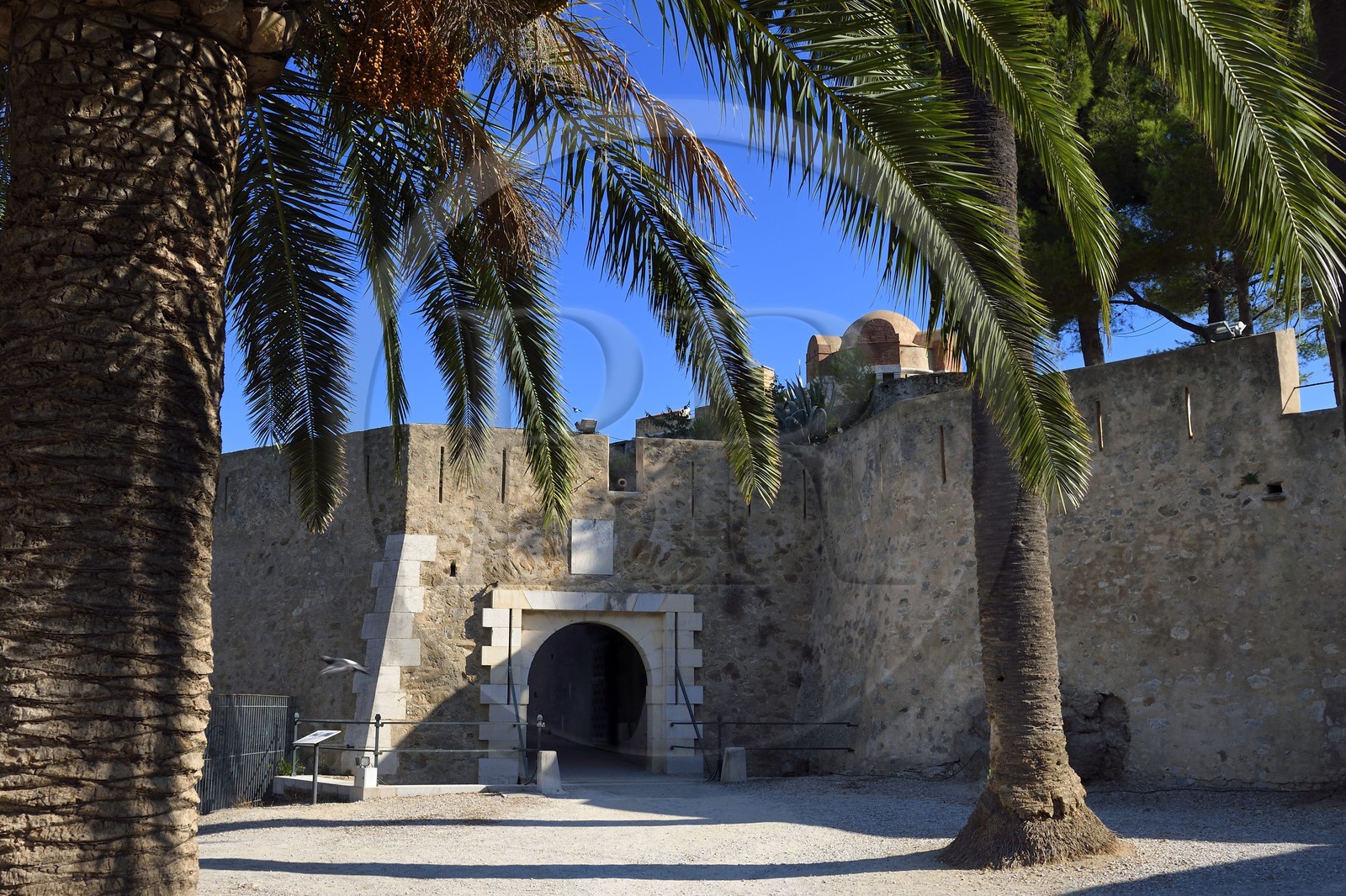 France, Var (83), Saint-Tropez, citadelle du XVIe siècle, entrée principale