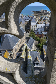 France, Ille et Vilaine, Cote d'Emeraude (Emerald Coast), Saint Malo, Saint-Vincent Cathedral of Saint-Malo, view of the city from the top of the cathedral bell tower towards the North and the Fort National in the background