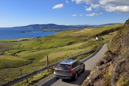 Royaume-Uni, Ecosse, Highland, Hébrides intérieures, cote ouest de l'Ile de Mull, étroite route cotière vers Balmeanach