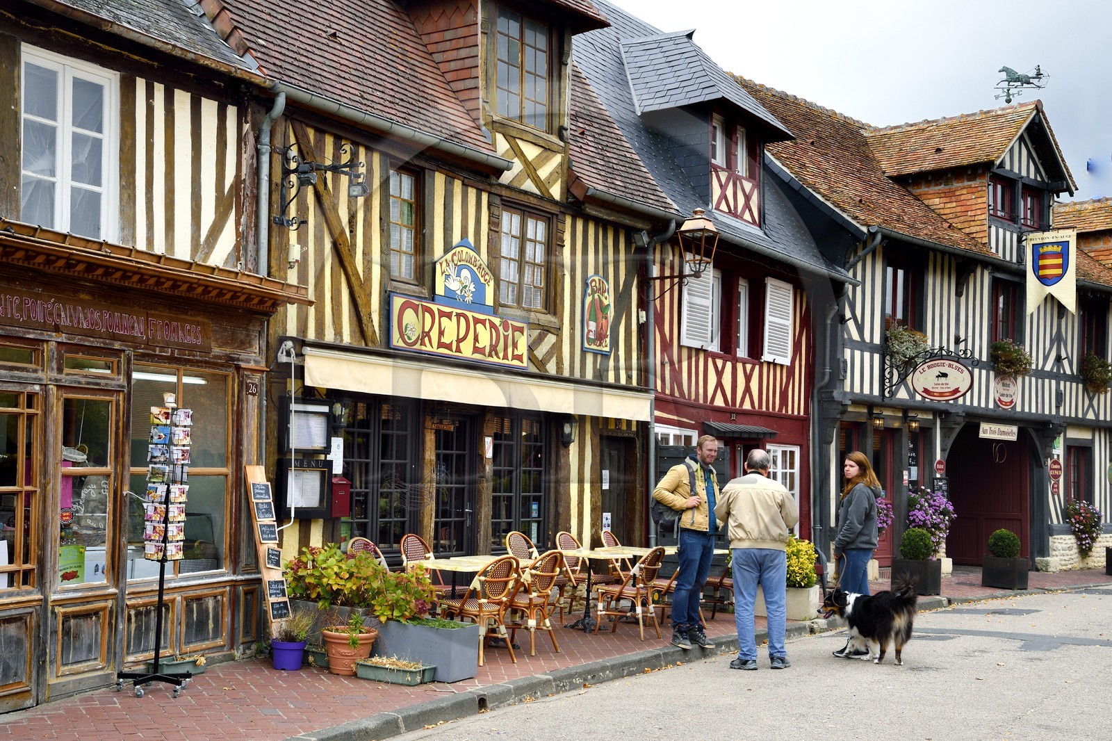 France, Calvados (14), Pays d'Auge, Beuvron-en-Auge, labellisé Les Plus Beaux Villages de France, creperie et bistrot France, Calvados (14), Pays d'Auge, Beuvron-en-Auge, labellisé Les Plus Beaux Villages de France, creperie et bistrot