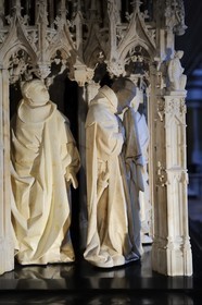 France, Côte d'Or (21), Dijon, Palais des Ducs, tombeau de Jean sans Peur et de Marguerite de Bavière (détail des pleurants des arcatures d'albâtre)