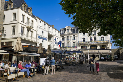France, Ille et Vilaine, Cote d'Emeraude (Emerald Coast), Saint-Malo Intramural, restaurant terraces on Place Chateaubriand