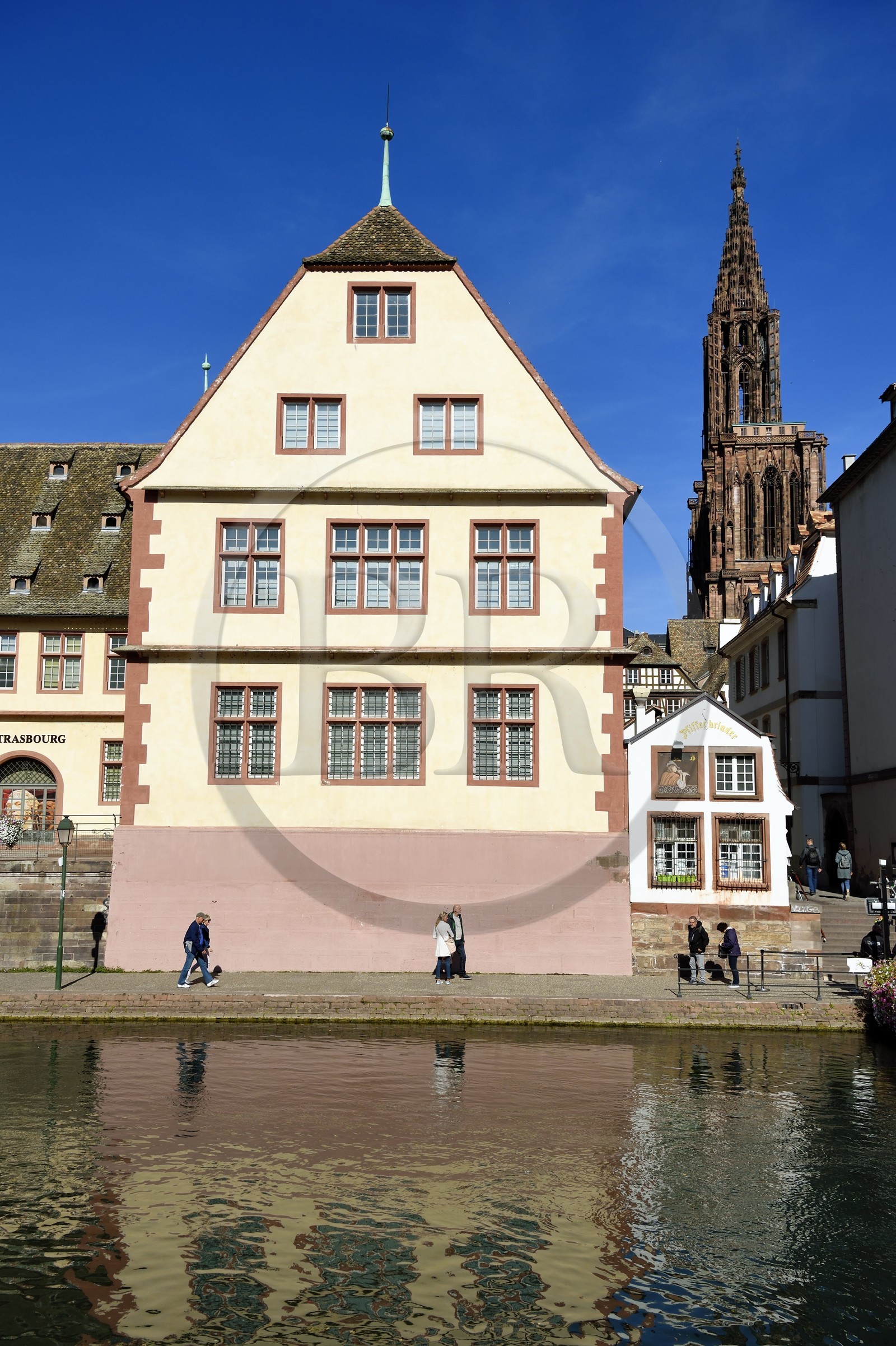 France, Bas Rhin, Strasbourg, old town listed as World Heritage by UNESCO, banks of Ill River, the Historical Museum and the cathedral