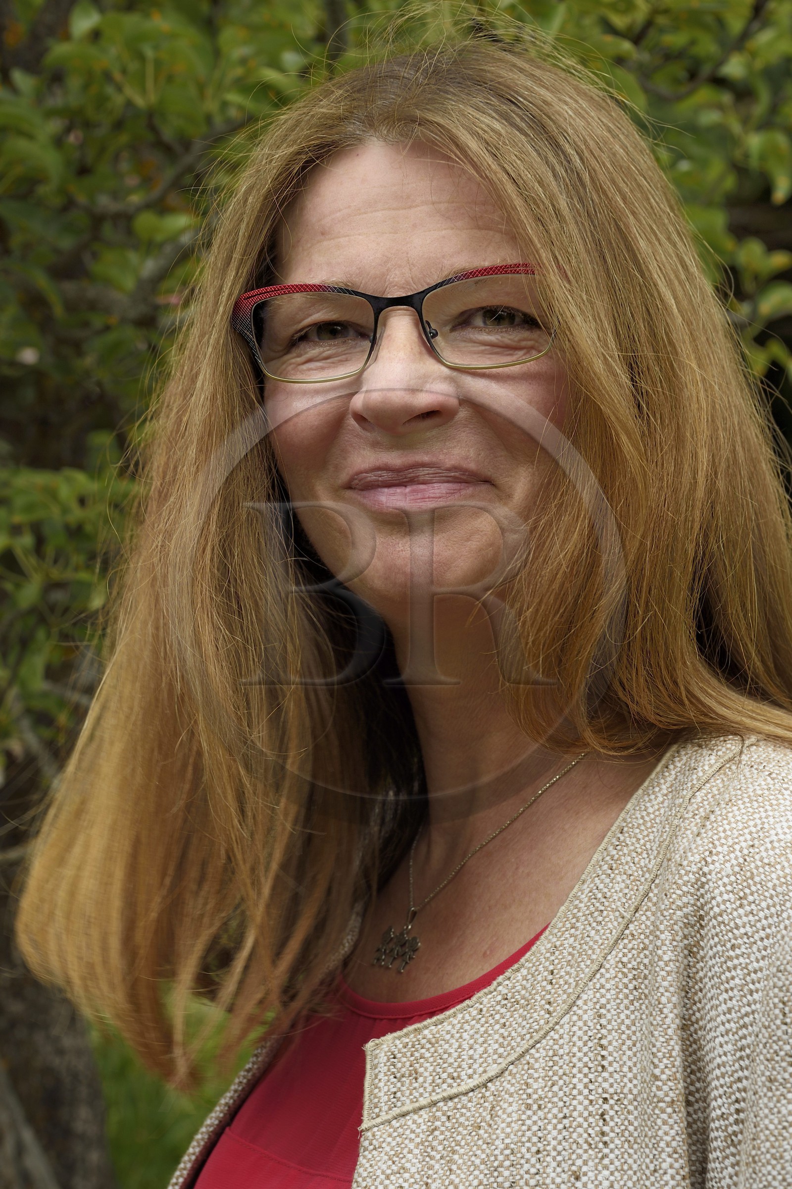France, Alpes-de-Haute-Provence (04), vallée de l'Ubaye, Barcelonnette, villa mexicaine connue sous le nom de Villa Sapinière, Hélène Homps la conservatrice du Musée de la vallée