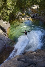 France, Corse-du-Sud (2A), Alta Rocca, Bavella, canyoning dans le torrent de Polischellu