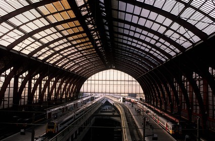 Belgique, Flandre, Anvers (Antwerpen), verrière coiffant l' intérieur de la gare centrale