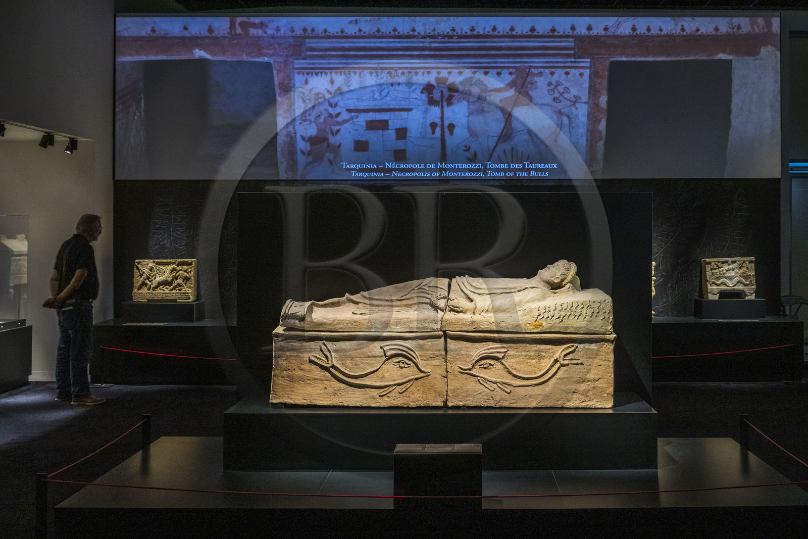 France, Gard (30), Nîmes, Musée de la Romanité, Etrusques, une civilisation de la Méditerranée, sarcophage étrusque masculin (Tuscania fin du IIème siècle av. J.-C.) (exposition temporaire) France, Gard (30), Nîmes, Musée de la Romanité, Etrusques, une civilisation de la Méditerranée, sarcophage étrusque masculin (Tuscania fin du IIème siècle av. J.-C.) (exposition temporaire)