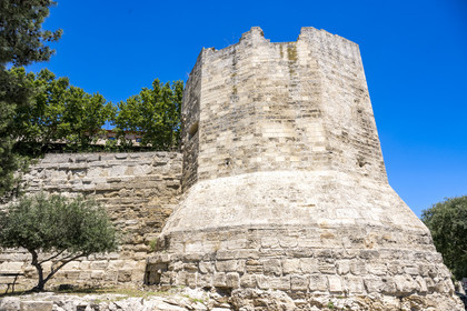 France, Bouches-du-Rhône (13), Arles, les remparts classés Patrimoine Mondial de l'UNESCO, vestiges des murs d'enceinte de l'ancien castrum de la colonie romaine d'Arelate datant du Ier siècle, la Tour des Mourgues
