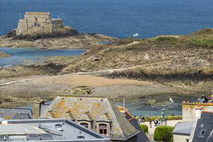 France, Ille et Vilaine, Cote d'Emeraude (Emerald Coast), Saint Malo, the Petit-Bé fort built by Vauban and the statue of the privateer Robert Surcouf on the ramparts of the garden of Place du Québec