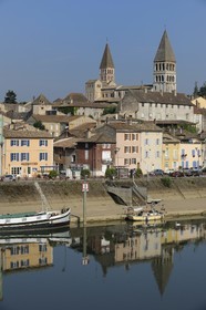 France, Saône et Loire (71), Tournus, les bords de Saône et les deux tour de l'ancienne abbaye