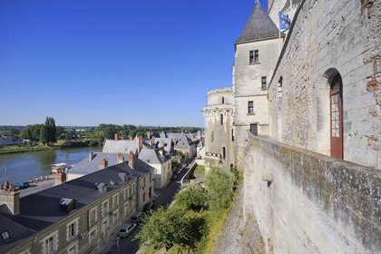 France, Indre et Loire (37), Vallée de la Loire classée Patrimoine mondial de l'UNESCO, château d'Amboise, le logis du Roi surplombe la Loire