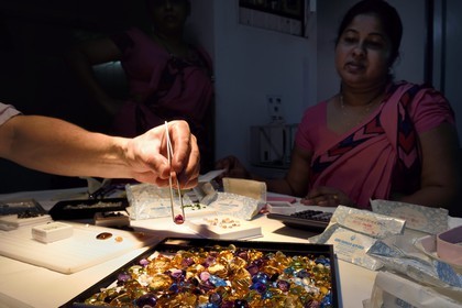 Sri Lanka, Province de Sabaragamuwa, Ratnapura, Jem Bank, pierres semi-précieuses (Saphir, rubis, turquoise, topaze, améthyste, grenat ...)