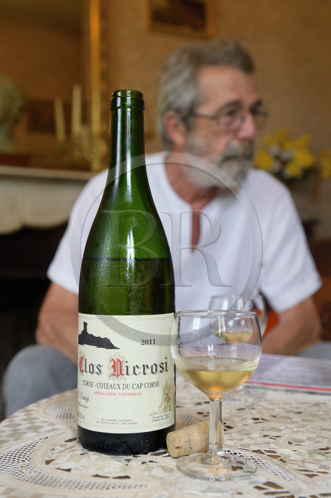 France, Haute-Corse (2B), Cap Corse, Rogliano, le palazzu Nicrosi (Palazzi ou Maison d'Americain),  Jean-Noël Luigi qui dirige le domaine viticole réputé du Clos Nicrosi