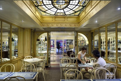 France, Pyrénées-Atlantiques (64), Pays-Basque, Bayonne, salon de thé et chocolatier Chez Cazenave rue du Port Neuf