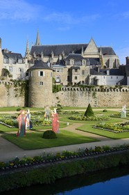 France, Morbihan, Gulf of Morbihan (Golfe du Morbihan), Vannes, the ramparts garden along the Sene river, the powder (poudriere) Tower and Saint Pierre Cathedral in the background