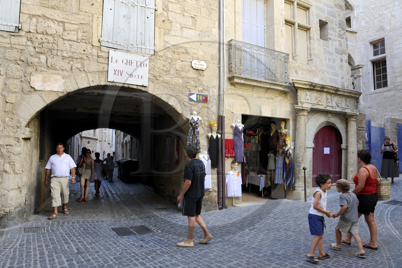 France, Hérault (34), Pézenas, vieille ville, porte d'entrée de l'ancien ghetto juif au Moyen-Age rue des d'André