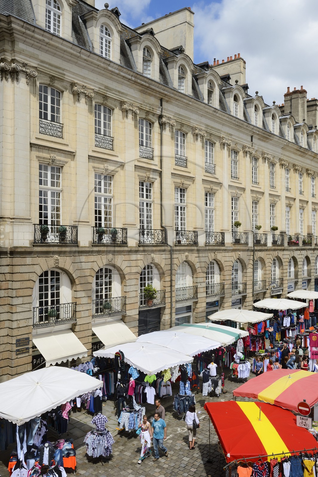 France, Ille-et-Vilaine (35), Rennes, stands de la Grande braderie de Rennes