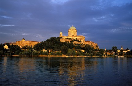 Hongrie, comté de Komarom-Esztergom, Esztergom et sa basilique, la plus grande église du pays